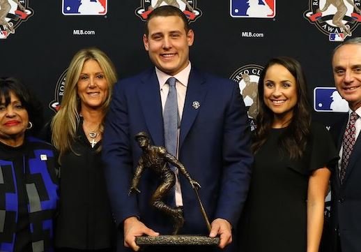 Anthony Rizzo wins 2017 Roberto Clemente Award