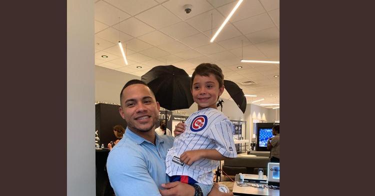 LOOK: Willson Contreras shows off his heart of gold, takes time out to ...