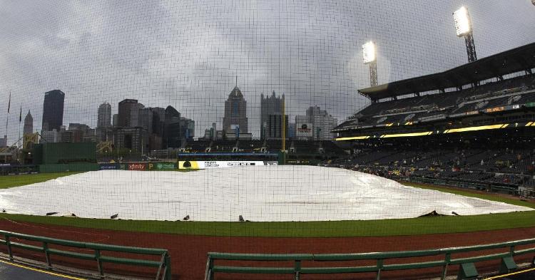Heavy rain resulted in a weather delay at Wrigley Field on Sunday afternoon. (Credit: Charles LeClaire-USA TODAY Sports)
