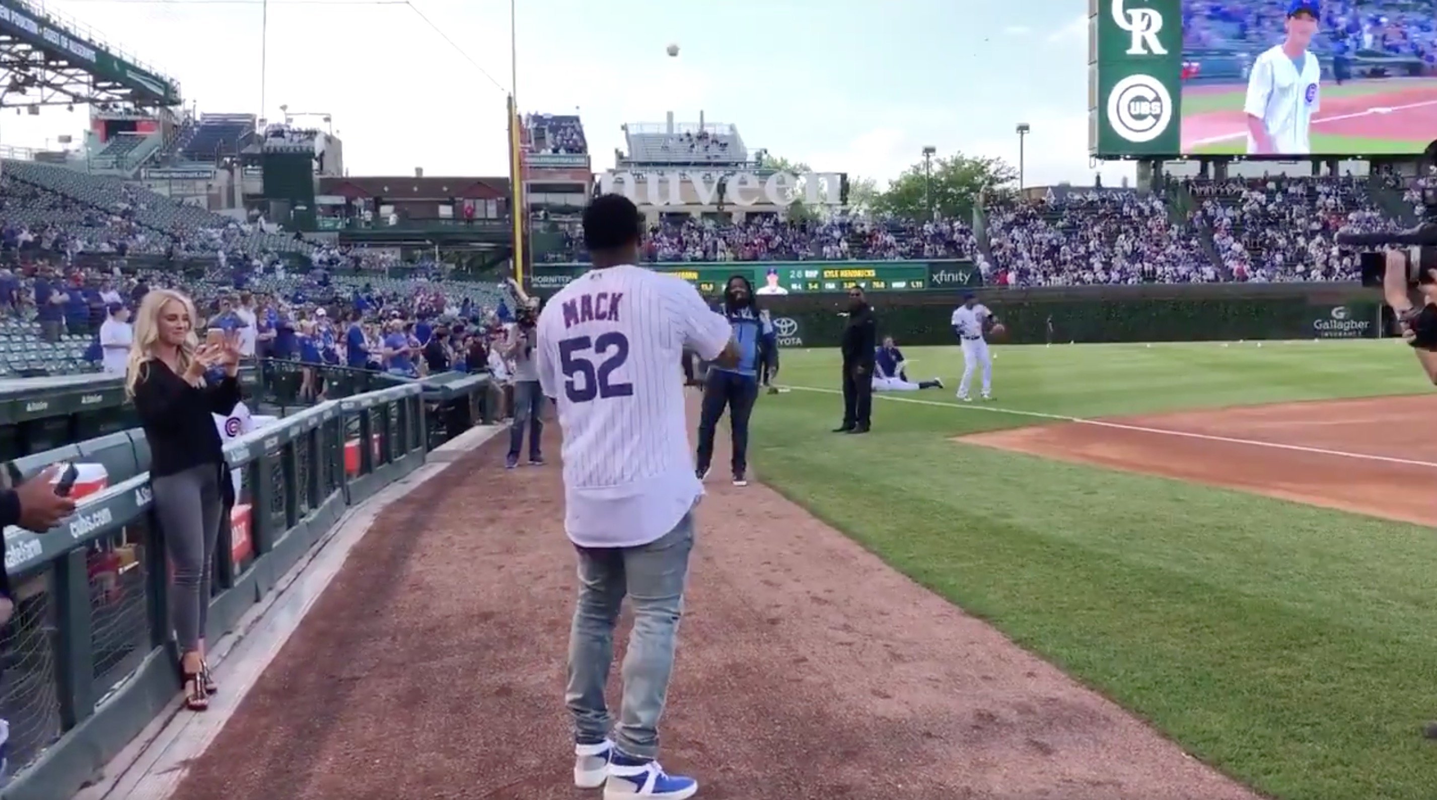 Eberflus receives first-pitch tips from Kerry Wood