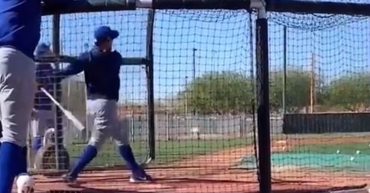 Baez getting some batting reps in on Saturday morning (via Cubs)