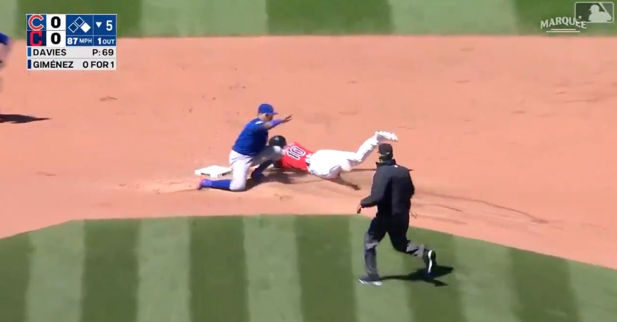 WATCH: Willson Contreras fires to Javier Baez for 'strike 'em out