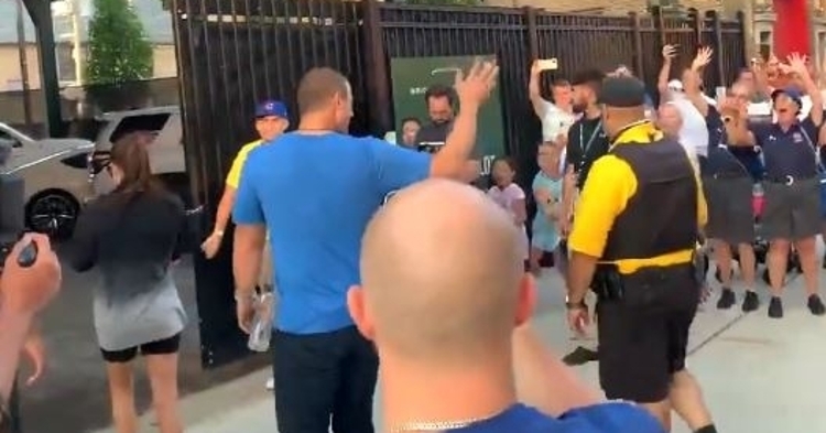 Rizzo waves goodbye to the Cubs fans wishing him well