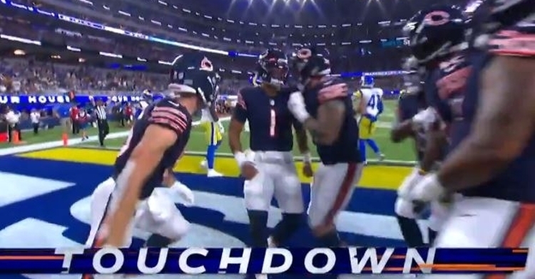 Bears rookie QB Fields scores touchdown in NFL debut