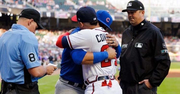 Watch: Contreras brothers hug it out before sharing the field for