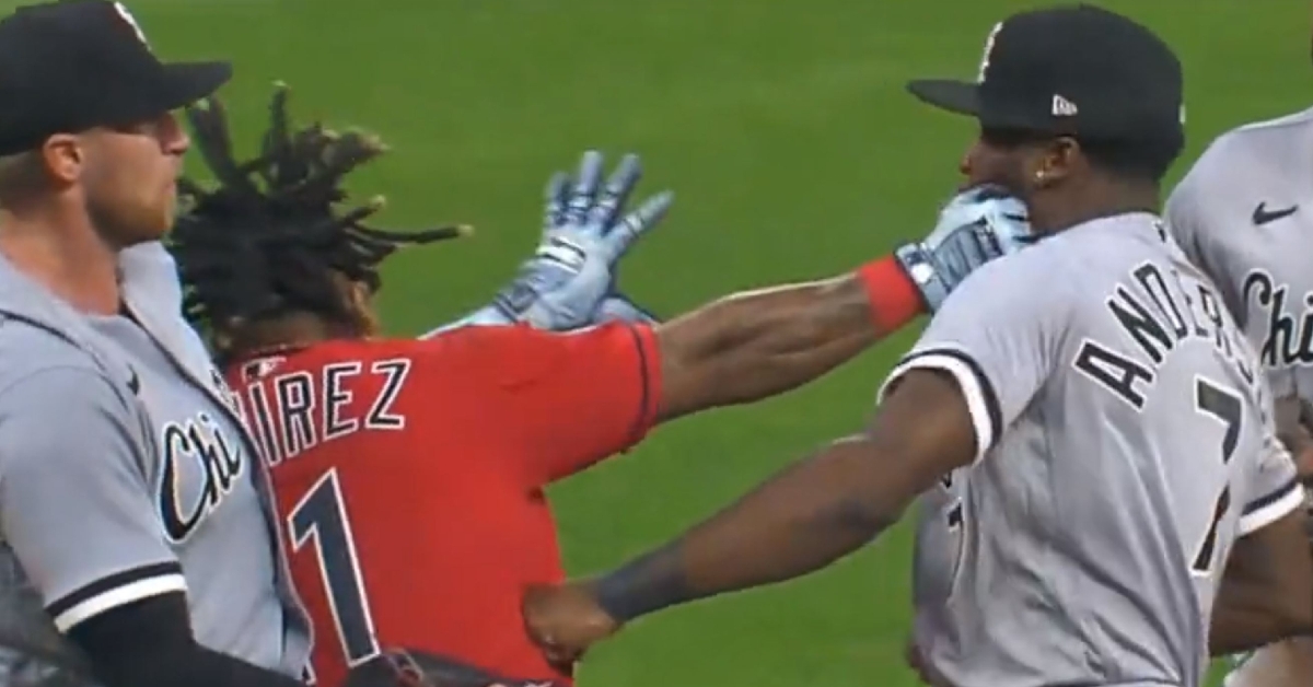 Jose Ramirez punches Tim Anderson in Guardians-White Sox brawl