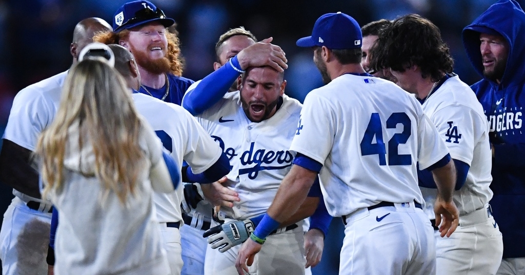 Dodgers-Giants recap: LA loses battle of 'pens in Dodger Stadium