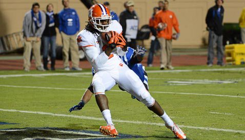 Clemson rolls up 718 yards of offense in 56-20 rout of Duke