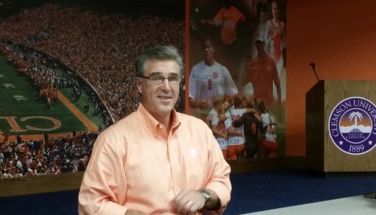Clemson extends contract of Dan Radakovich