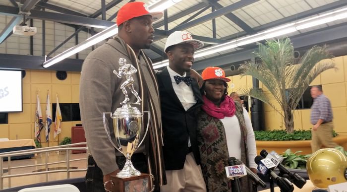 Tavien Feaster with his mom and dad 