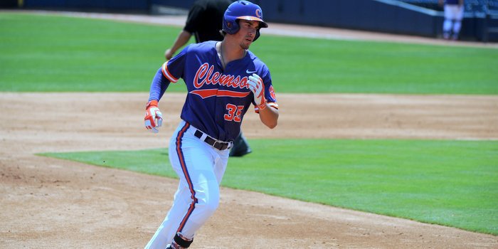 Bullseye: Triller breathes through eyelids, hits critical homer