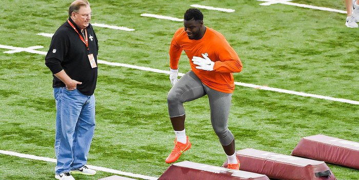 Lawson works out Thursday