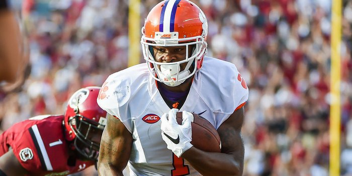 Former Clemson WR signs with Chargers