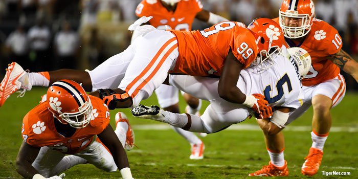 Clelin Ferrell stops Tech quarterback Justin Thomas