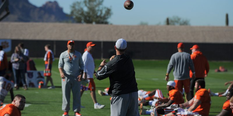 Swinney and Elliott throw to loosen up before practice
