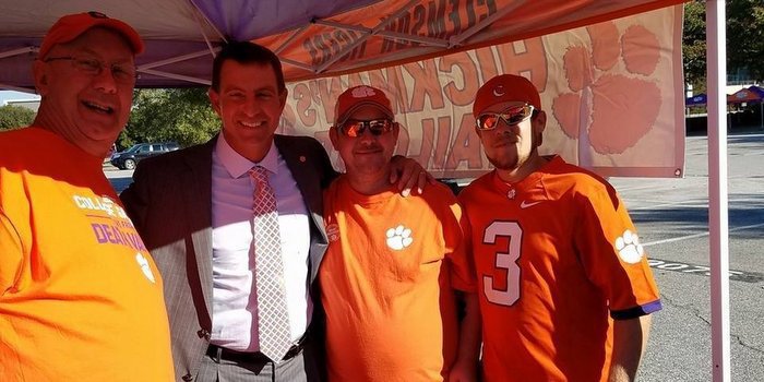 Swinney poses with the Hickman family Saturday (Photo courtesy of Eddie Hickman)