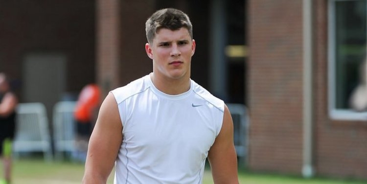 4-star DE/LB commits to Clemson with hilarious video