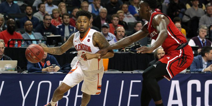 Shelton Mitchell drives in the first half (Photo by Brad Penner, USAT)