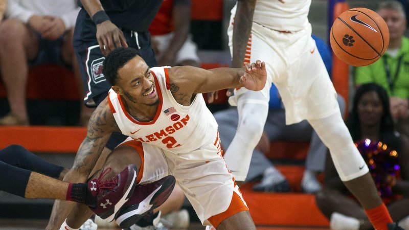 Reed scrambles for a loose ball in the first half (Photo by Joshua S. Kelly, USAT)