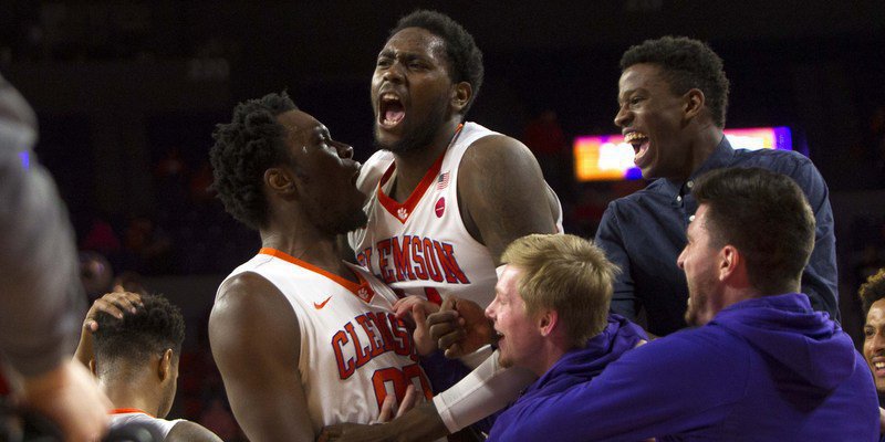 Robertin is greeted by his teammates after an early dunk (Photo by Joshua S. Kelly, USAT)