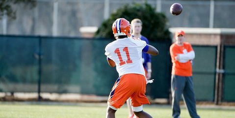 Swinney says tight end Shadell Bell will make an impact
