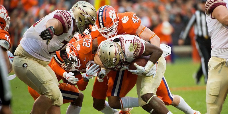Smith makes a play Saturday against Florida St.