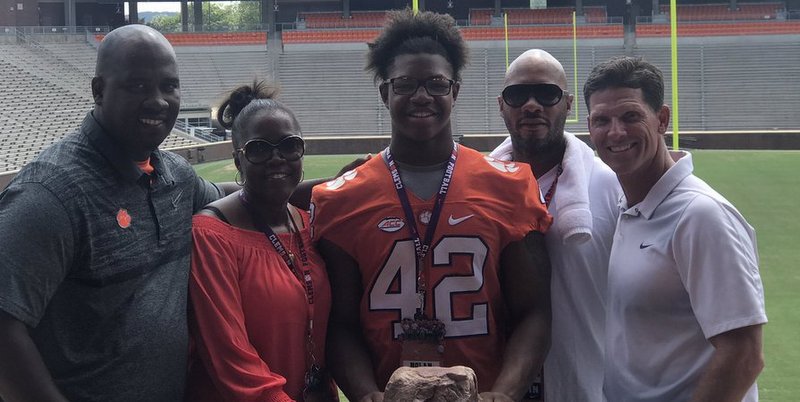Georgia commit breaks down visit to Clemson with his family