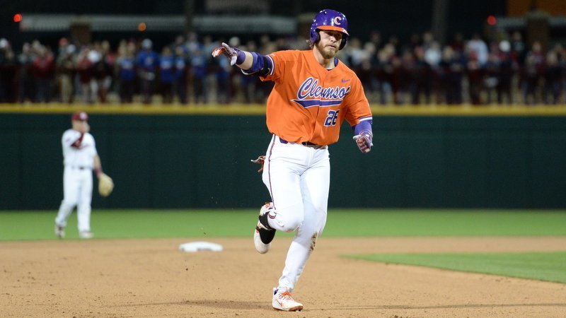 Beer's blast not enough as errors cost Tigers in series opener