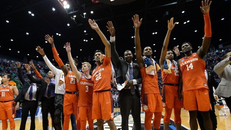 Clemson players sing the alma mater after defeating Auburn (Photo by Orlando Ramirez, USAT)