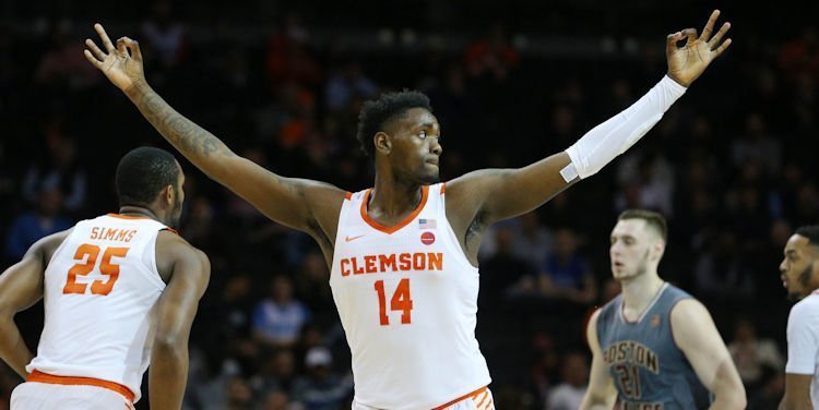 Elijah Thomas celebrates an early basket (Photo by Brad Penner, USAT)