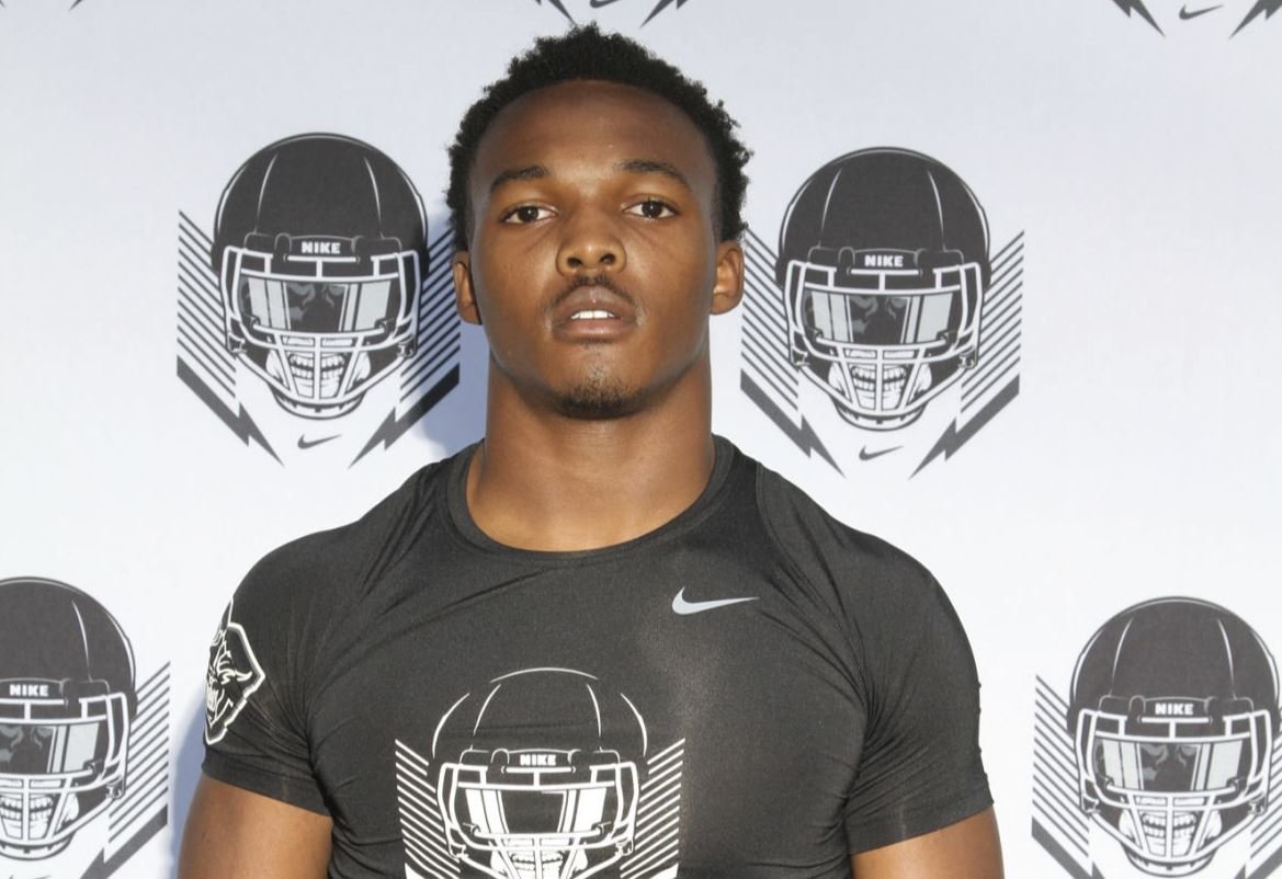 Clemson offers top-25 overall defender