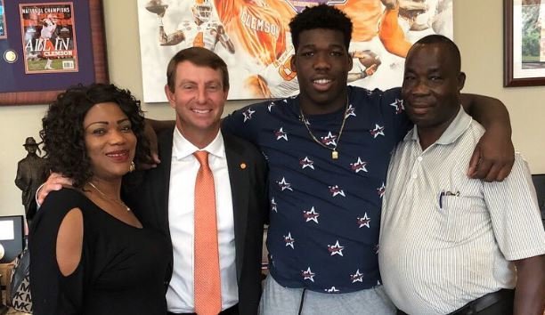 Missouri DE commits to Clemson