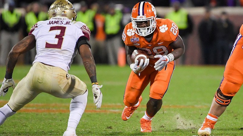 Report: Clemson RB in transfer portal contacted by CFP teams