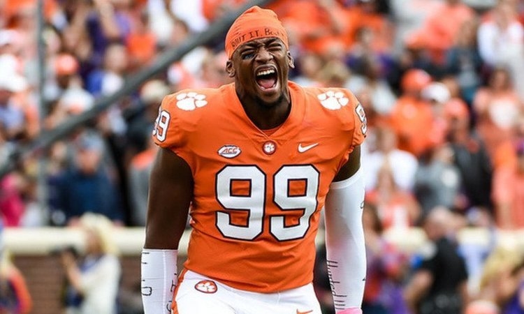 Clemson DE named finalist for Hendricks Award