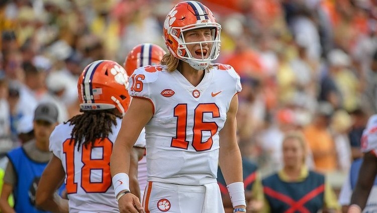 Lane Kiffin compares Lawrence to Peyton Manning