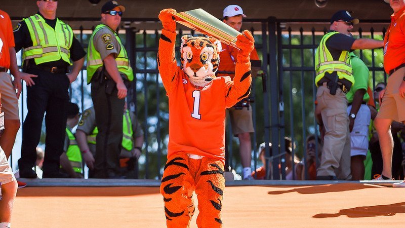 Twitter reacts to Clemson's top 4 CFB ranking