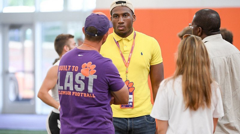 3-star LB commits to Clemson