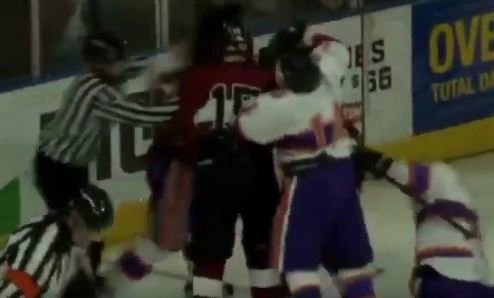 WATCH: Clemson, South Carolina get into huge hockey brawl