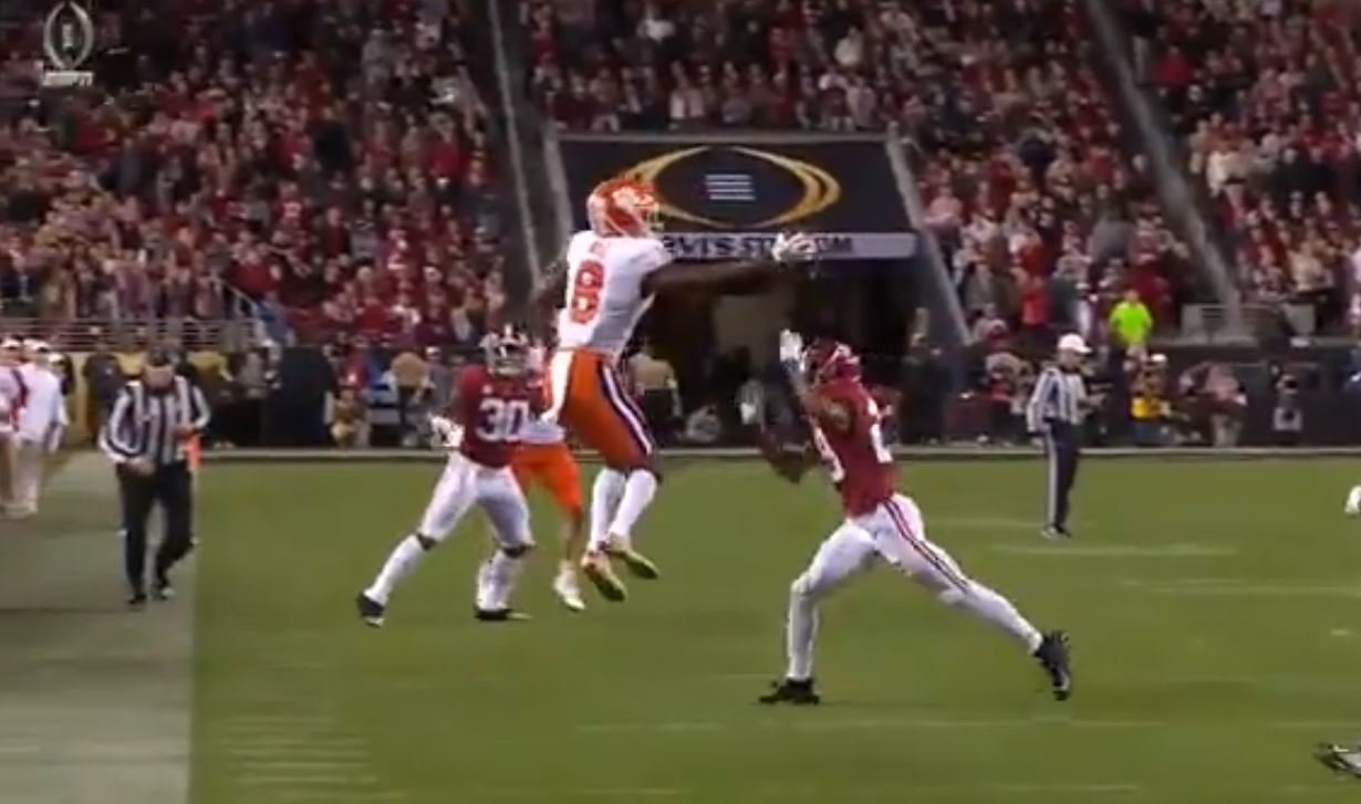 Watch Clemson S Justyn Ross Makes Incredible Catches On Td Drive Tigernet
