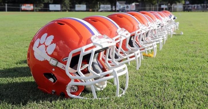 DeAndre Hopkins buys helmets for Central Rec football teams