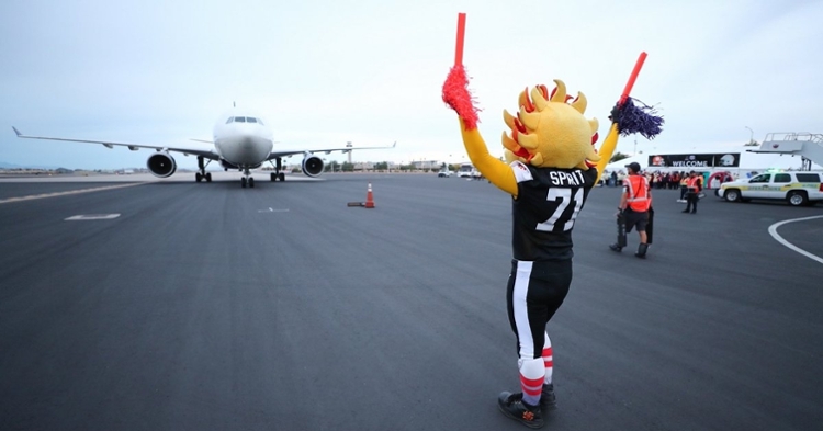 No. 3 Clemson flew into the Phoenix Sky Harbor Airport late Sunday afternoon. (Photo: Fiesta Bowl)