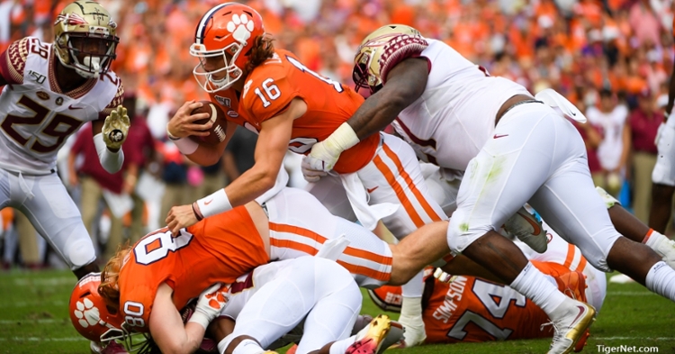 Trevor Lawrence scores an early touchdown