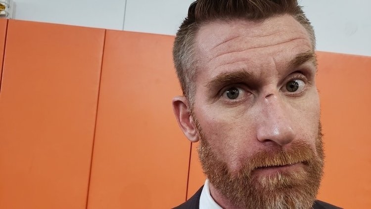 Marty Smith shows off his injury to TigerNet