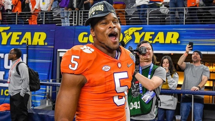 Shaq Smith celebrates after the win over Notre Dame in the Cotton Bowl