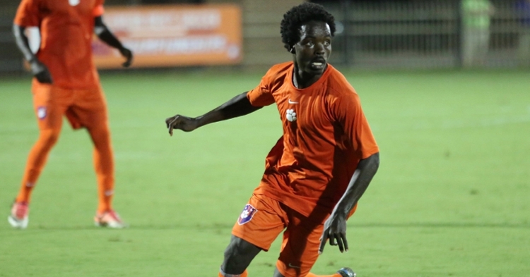 Clemson scores four to upend No. 10 Notre Dame