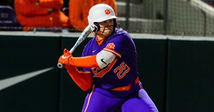 Marissa Guimbarda's homer was the difference Saturday to extend the winning streak. (photo by David Grooms).