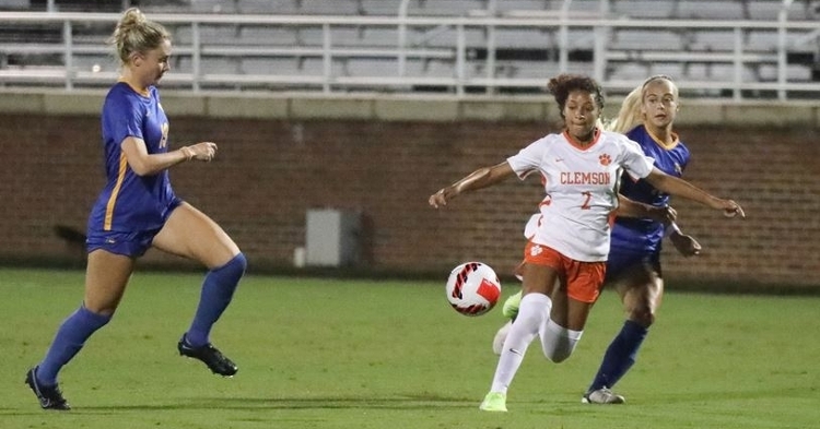 Clemson with a home win against Pitt (Photo via Clemson Women's Soccer Twitter)